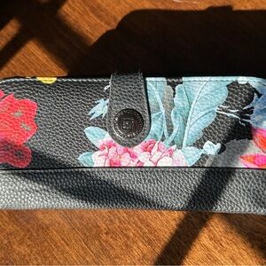 Stone Mountain Accessories Black and Floral Wallet